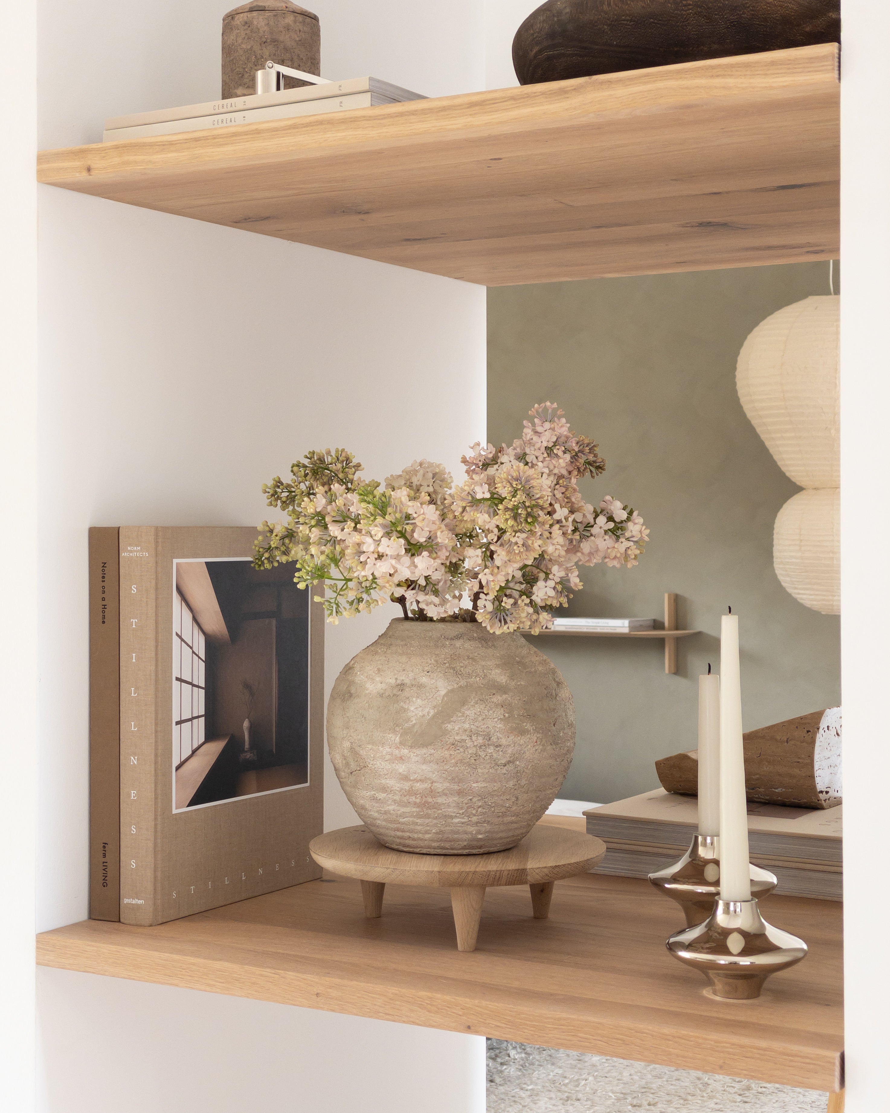 Großes Holztablett mit Füßen Eiche naturbelassen „Liva“