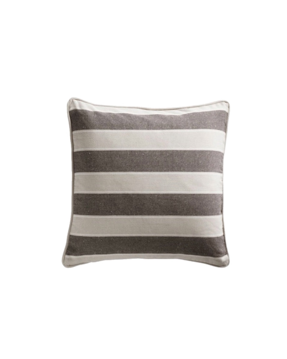 Tine K Home Kissen breit gestreift, Mocca 50 × 50 cm