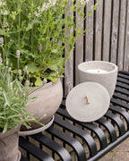 Outdoorkerze im Topf mit Deckel