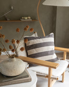 Tine K Home Kissen breit gestreift, Mocca 50 × 50 cm