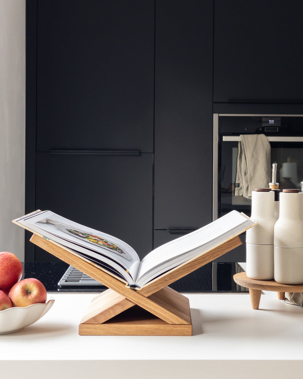 Buchständer aus Holz Eiche geölt „Arve“