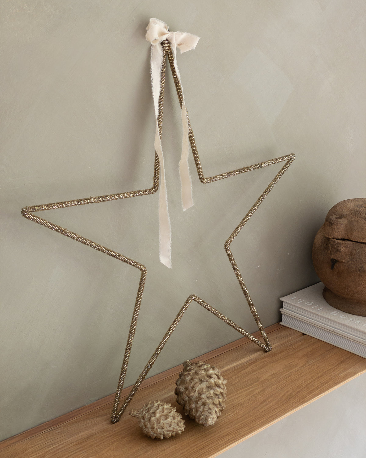 Großer Dekostern aus Metall mit goldenen Glasperlen 50 cm