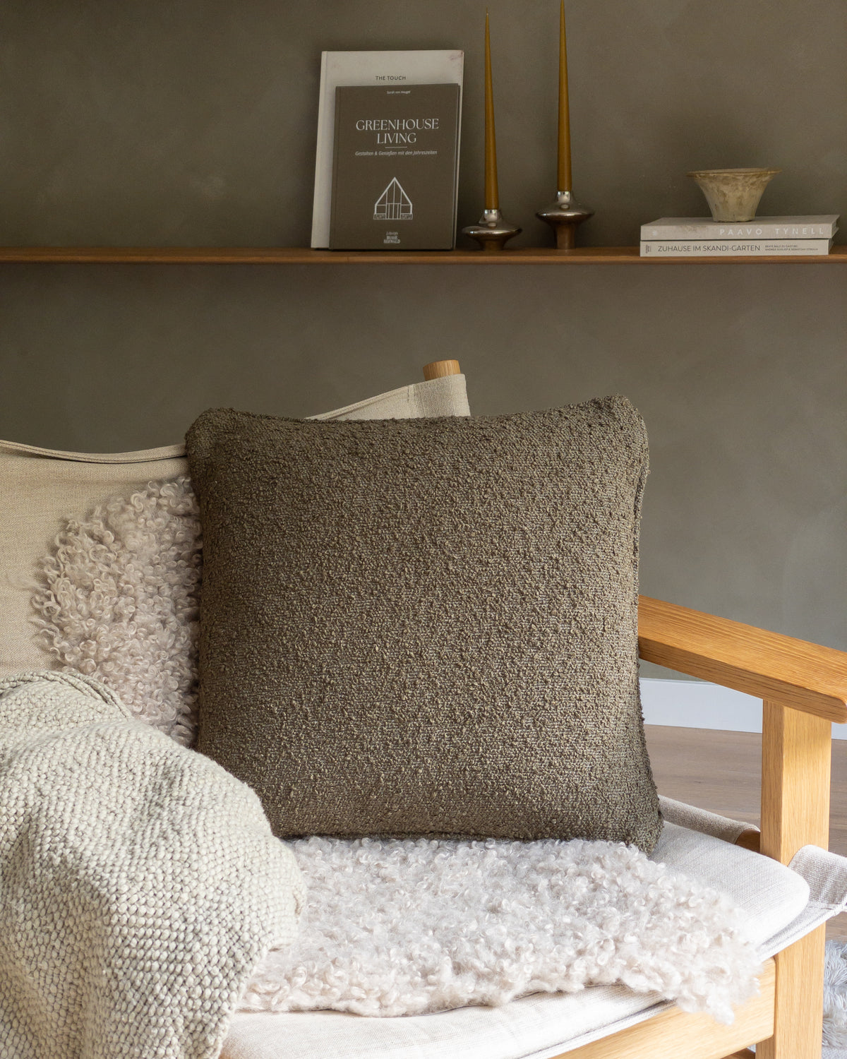 Bouclé Kissen Olivgrün 45 x 45 cm mit Füllung – huebsches