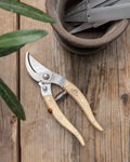 Kleine Gartenschere mit Holzgriff