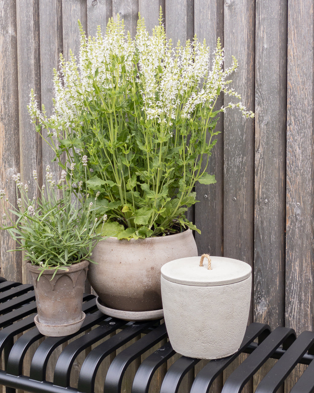 Outdoorkerze im Topf mit Deckel