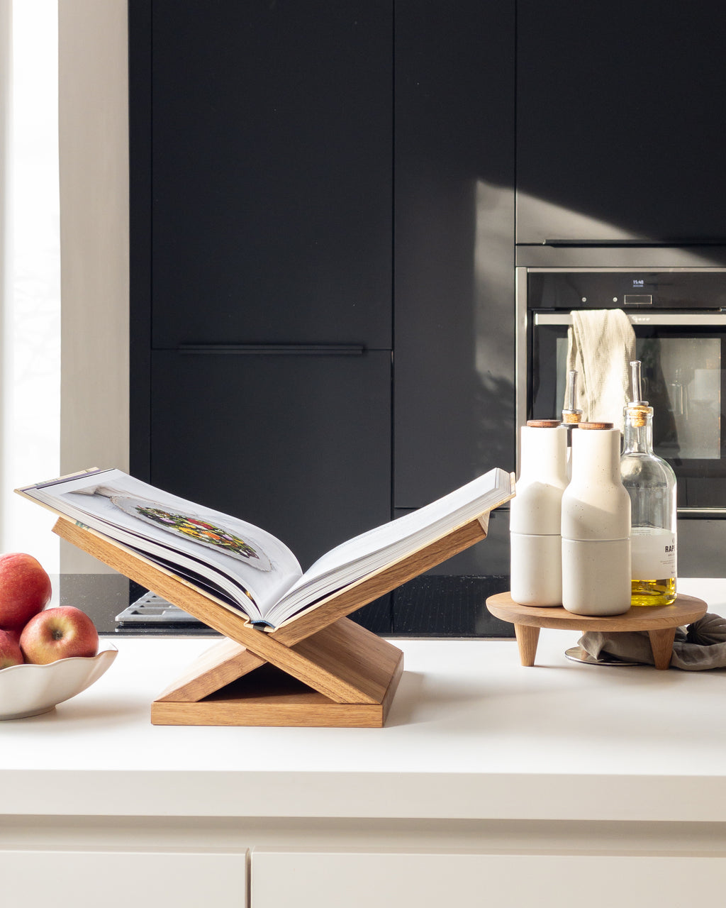 Buchständer aus Holz Eiche geölt „Arve“