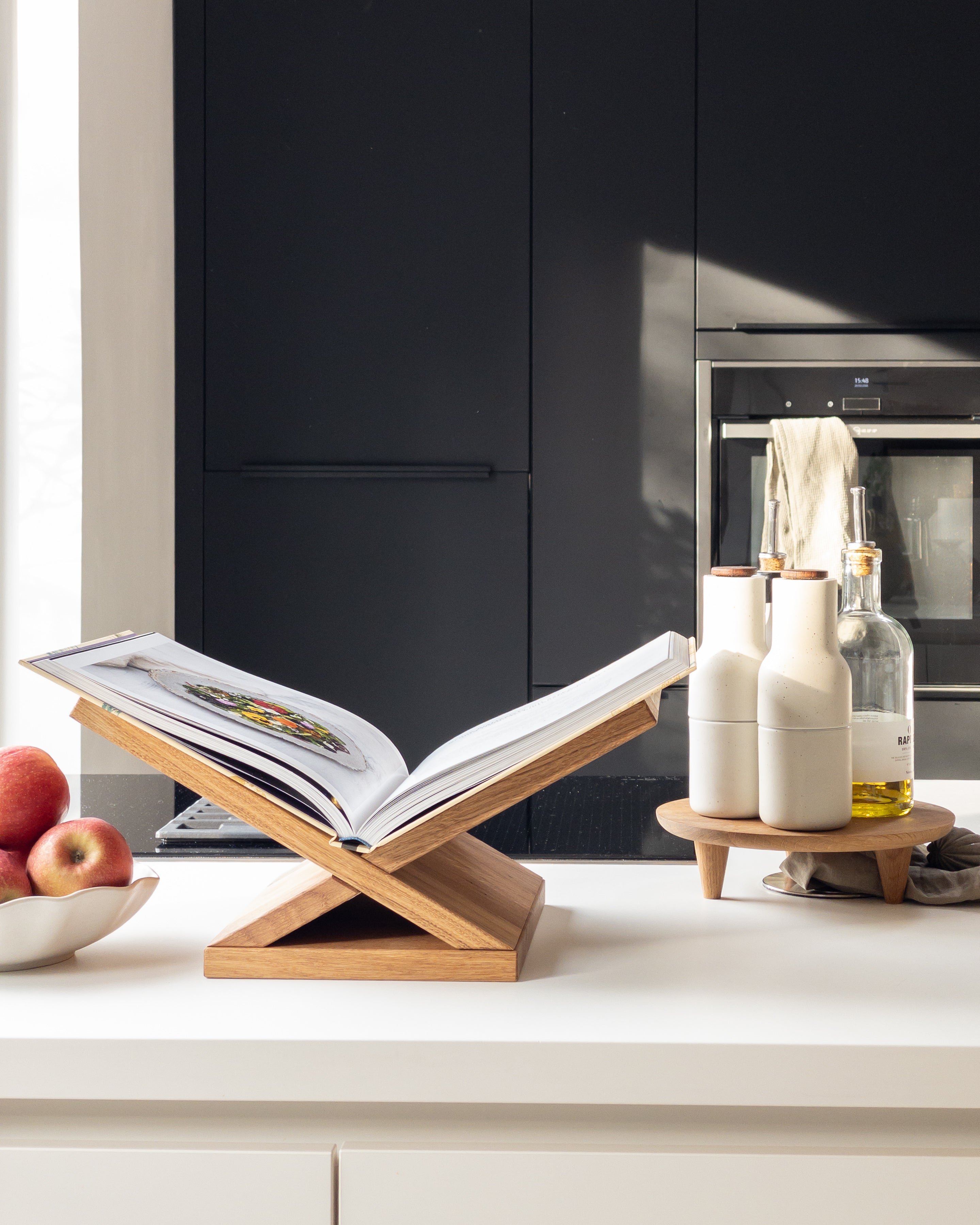 Buchständer aus Holz Eiche geölt „Arve“