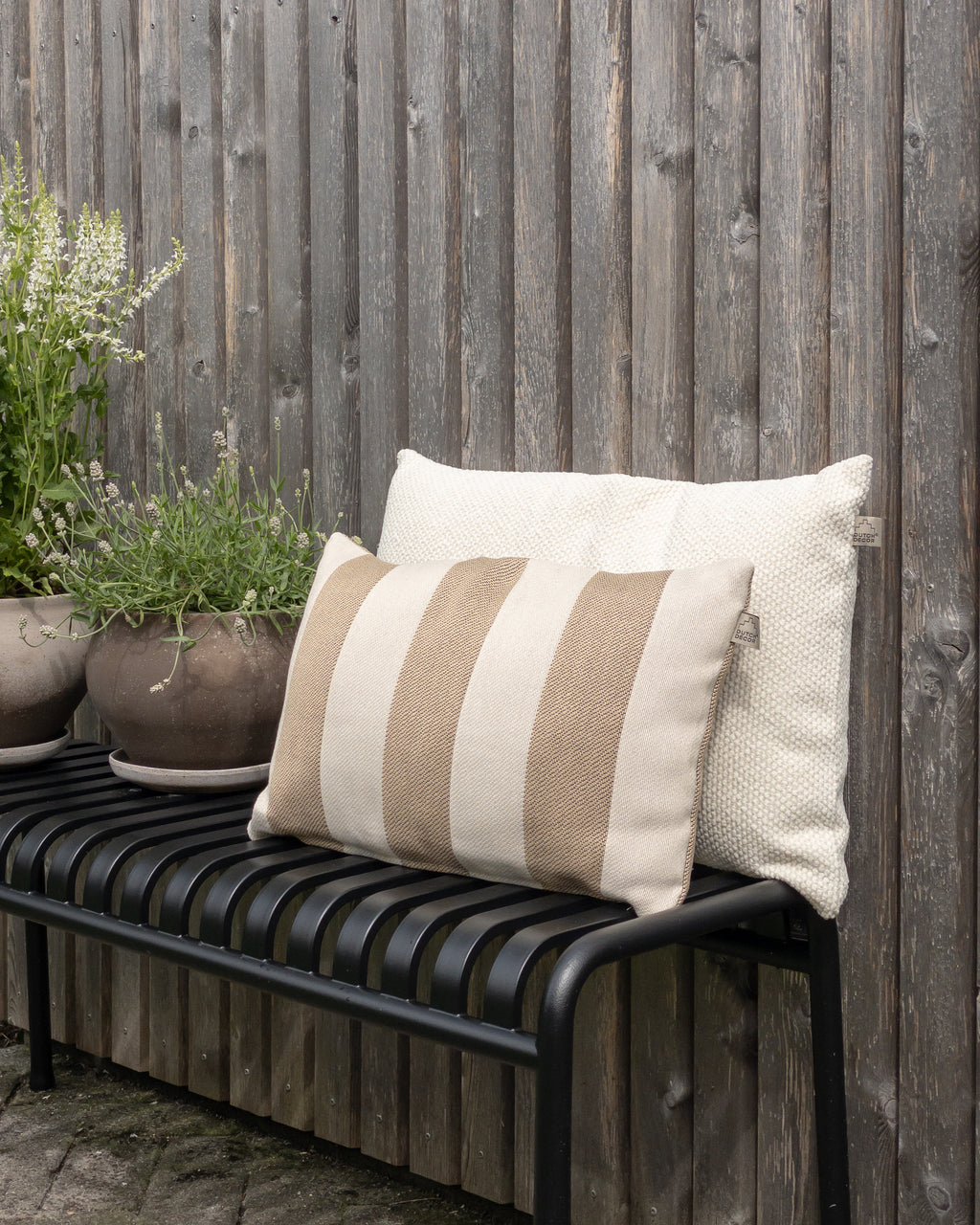 Outdoorkissen beige mit cremeweißen Streifen 30 x 50 cm