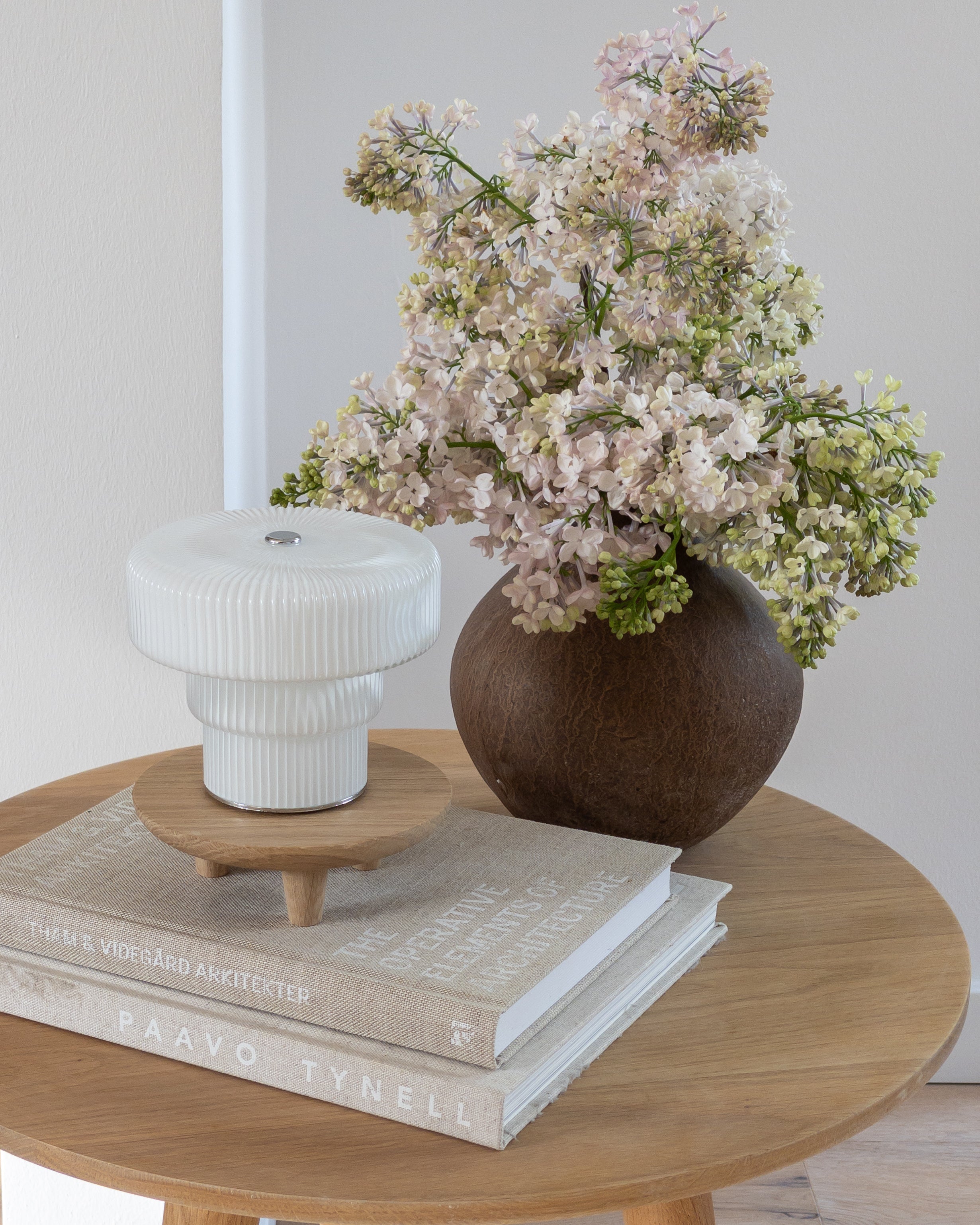 Rundes kleines Holztablett mit Füßen Eiche naturbelassen „Liva“